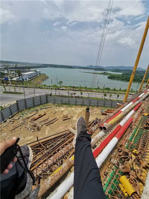 香河县作业中发生设备损坏或人员意外，责任怎么划分？