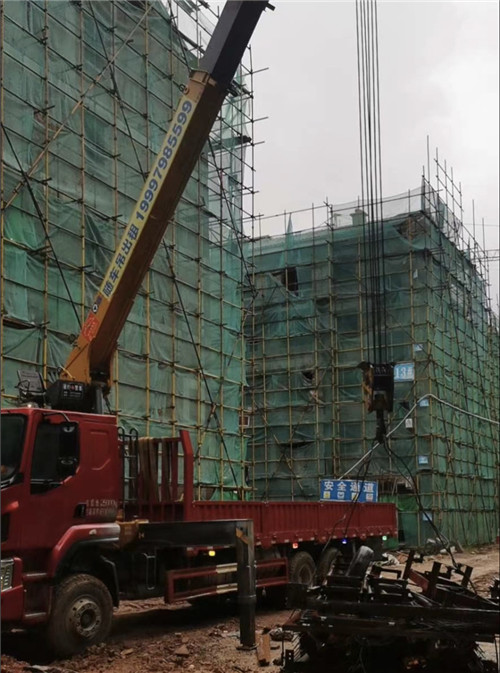 香河县“慢工细活”—— 吊车的 “微动控制” 技术