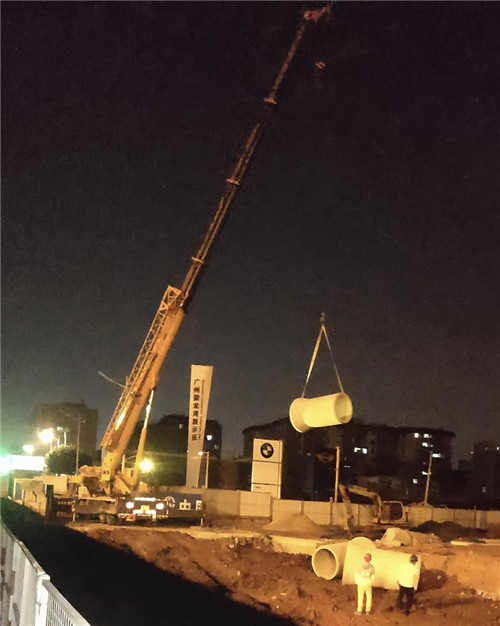 香河县“弯臂矫正”—— 吊车的 “形变补偿” 技术