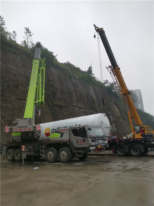 香河县“不怕风雨冻”—— 吊车的 “恶劣环境适应” 技术